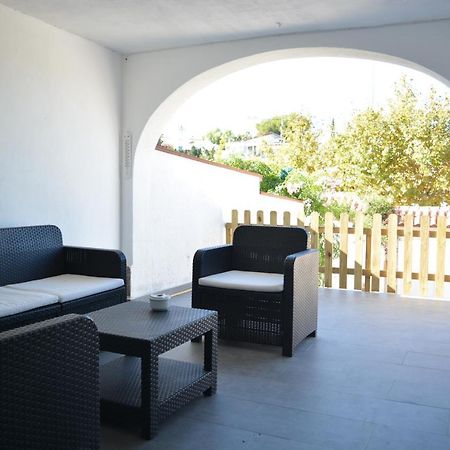 Lovely Bungalow For Four Close To Beach And City In トレビエハ エクステリア 写真