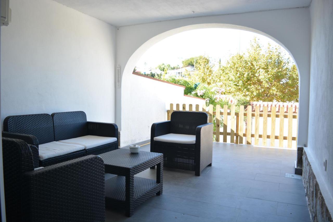 Lovely Bungalow For Four Close To Beach And City In トレビエハ エクステリア 写真