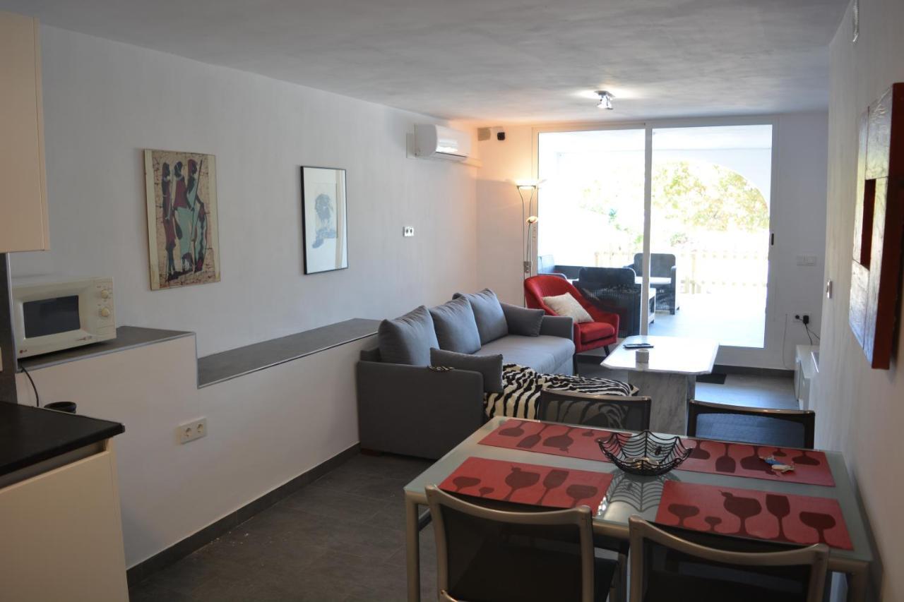 Lovely Bungalow For Four Close To Beach And City In トレビエハ エクステリア 写真