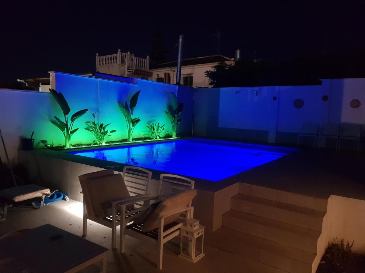 Lovely Bungalow For Four Close To Beach And City In トレビエハ エクステリア 写真